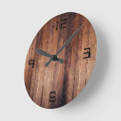 Das Ambiente aus echtem Holz rund um die Uhr (Winkel)