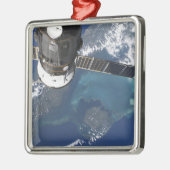 Das angedockte Raumfahrzeug Progress 22 Silbernes Ornament (Links)