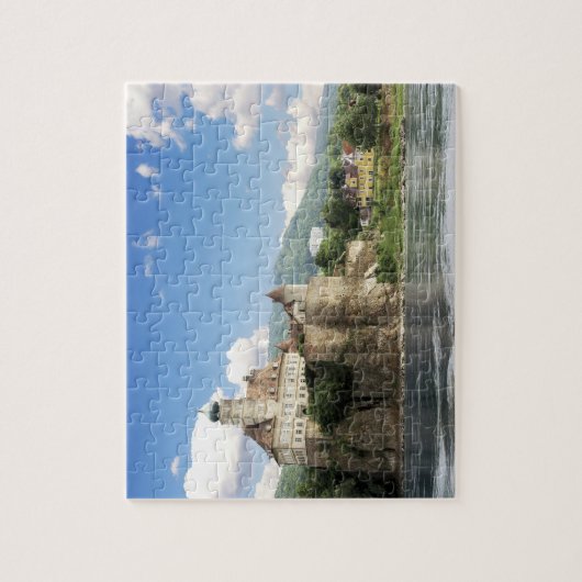 Das atemberaubende Schloss Schonbuhel liegt über d Puzzle (Vertikal)