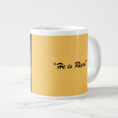 Das Auferstehungslicht: Jesus Christus aufersteht Jumbo-Tasse (Vorderseite Rechts)
