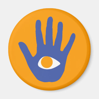 Das Auge in Handfläche. Magnet