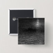 Das ausgesetzte Schiff in einem moonlit Meer Button (Vorne & Hinten)