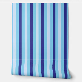 Das Badezimmer ist blau und türkisfarben. Tapete