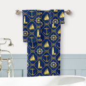 Das Badezimmer ist im nautischen Dekor gehalten un Badhandtuch Set