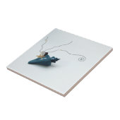 Das Badezimmer ist mit einer blauen, eleganten Mus Fliese (Seite)