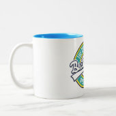 Das Bahamas Backpacker World Traveller Retro Logo. Zweifarbige Tasse (Links)