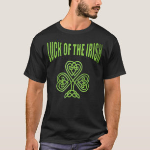 Das beängstigende Glück der Männer über das irisch T-Shirt