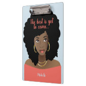 Das Beste ist noch zu kommen, schwarze Frau, blau Klemmbrett (Links)