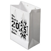Das Beste wird noch 2025 kommen Mittlere Geschenktüte (Vorderseite Schrägansicht)