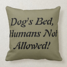 Das Bett-Wurfs-Kissen des Hundes