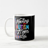Das Bewusstsein für Autismus-Mama Kaffeetasse (Links)