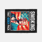 Das Biden Pack rauchen - Trump 2024 Fleecedecke (Vorderseite (Horizontal))