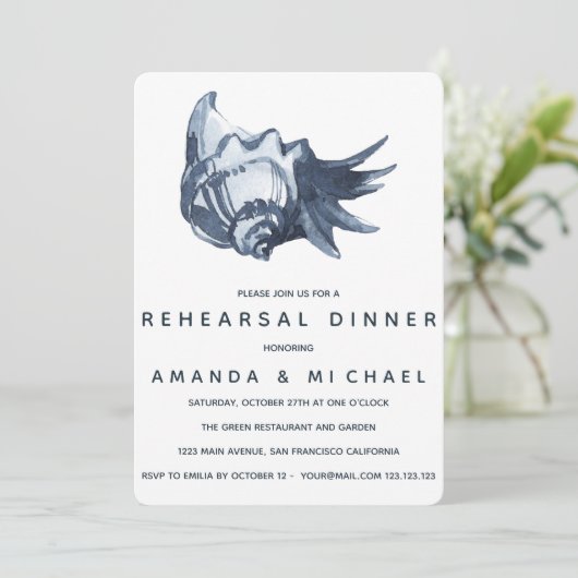 Das Blue Seashell Wedding Probe Dinner Einladung (Stehend Vorderseite)