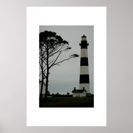 Das Bodie Island Lighthouse im frühen Abend Poster (Vorne)