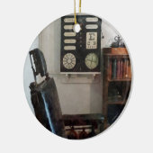 Das Büro des Augenarztes mit Augen-Diagramm Keramikornament (Links)