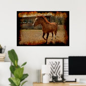 Das Cantering Sorrel Pferd kommt Zuhause zum Stall Poster (Heimbüro)