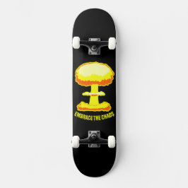 Das Chaos-Skateboard-Design verkörpern Skateboard