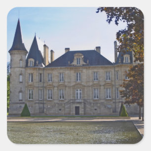 Das Château Pichon Longueville Baron und Teich Quadratischer Aufkleber