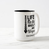 Das chiropraktische Leben ist besser, wenn sich di Zweifarbige Tasse (VorderseiteRechts)