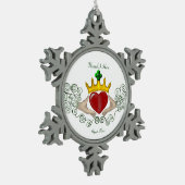 Das Claddagh (Vollfarbe) Schneeflocken Zinn-Ornament (Links)