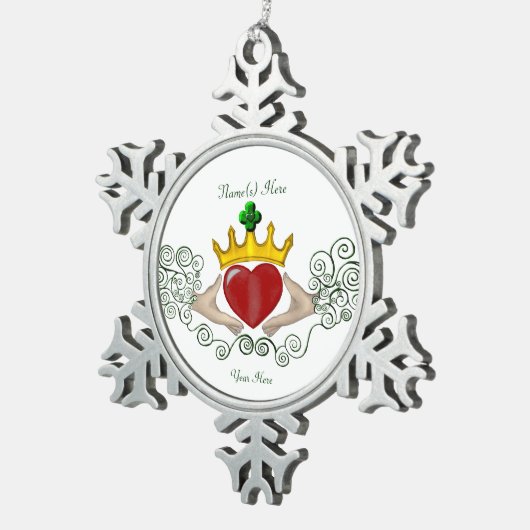 Das Claddagh (Vollfarbe) Schneeflocken Zinn-Ornament (Rechts)