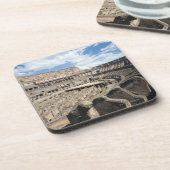 Das Colosseum wird in Rom, Italien aufgestellt. Getränkeuntersetzer (Linke Seite)