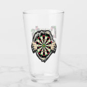 Das Dartboard auf Ihrer Brust Darts Fieber Glas (Vorderseite)