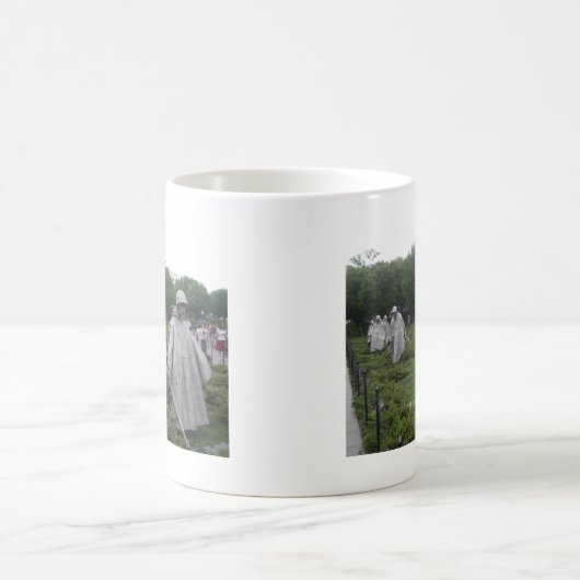 Das Denkmal des Koreakrieg-Veterans Kaffeetasse (Mittel)