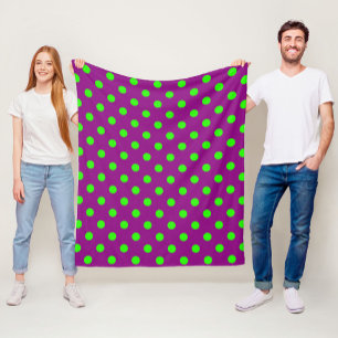 Das Design der Lila Polka-Dots ist grün Fleecedecke
