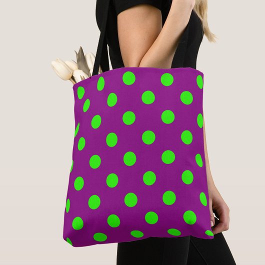 Das Design der Lila Polka-Dots ist grün Tasche