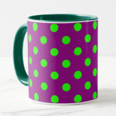Das Design der Lila Polka-Dots ist grün Tasse