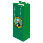 Das Design der Staatsflagge in Washington Geschenktüte Für Weinflaschen (Rückseite Schrägansicht)