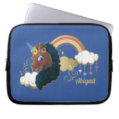 Das Design von Regenbogen und Wolken im Einhorn Laptopschutzhülle (Vorderseite)