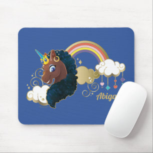 Das Design von Regenbogen und Wolken im Einhorn Mousepad