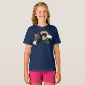 Das Design von Regenbogen und Wolken im Einhorn T-Shirt (Vorne ganz)