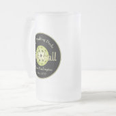 Das Dinking Duo oder der Typ Pickleball Ball Mattglas Bierglas (Vorderseite Links)