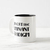 das dominante Paradigma untergraben Zweifarbige Tasse (Vorderseite Links)