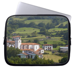 Das Dorf Amaiur im Baztan Valley of Laptopschutzhülle