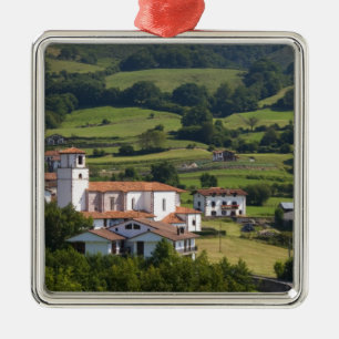 Das Dorf Amaiur im Baztan Valley of Silbernes Ornament