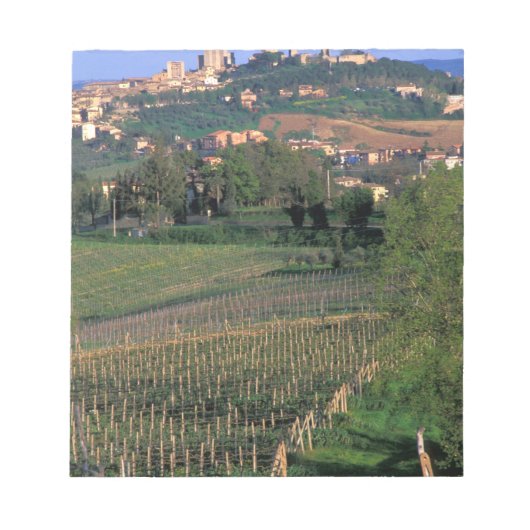 Das Dorf San Gimignano befindet sich in einem sanf Notizblock (Vorderseite)