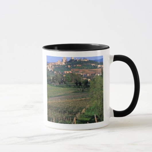 Das Dorf San Gimignano liegt im Wald Tasse (Rechts)