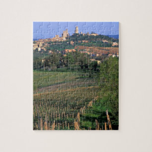 Das Dorf San Gimignano liegt in den sanften Puzzle