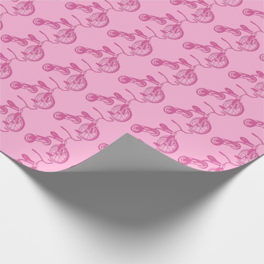 Das Dreirad des rosa Kindes Geschenkpapier (Ecke)