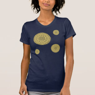 Das dunkle Shirt der himmlischen Tagesfrauen