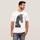 Das Dynamische Schwarze Pferd T-Shirt (Vorne ganz)