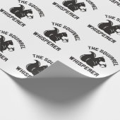 Das Eichhörnchen flüstert | Squirrel Lover Geschenkpapier (Ecke)