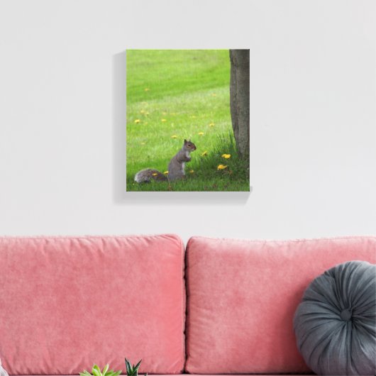 Das Eichhörnchen im Gras Leinwanddruck (Insitu (Wohnzimmer))
