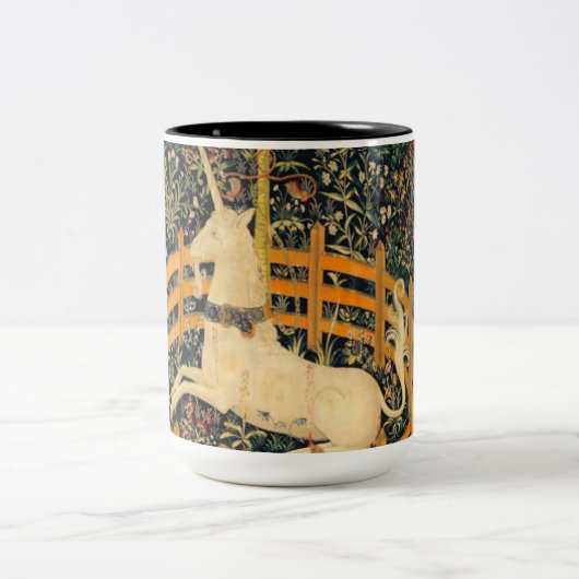 Das Einhorn in Gefangenschaft Zweifarbige Tasse (Mittel)
