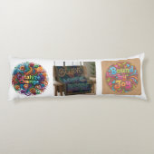 ''Das einzigartige Design der Säule' Seitenschläferkissen (Rückseite)