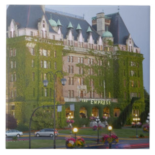 Das Empress Hotel im Innenhafen von Fliese